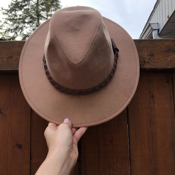 GUESS Hat - Picture 1 of 3